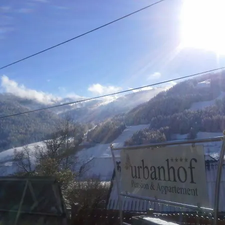 Urbanhof Pension & Appartements Гостьовий будинок 4*